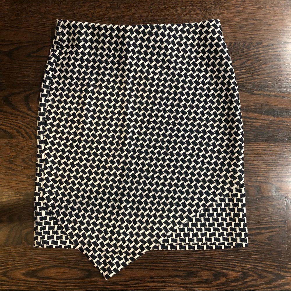 H & M Asymmetrical Black and White Patterned Women's Skirt